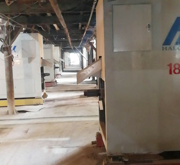 華隆耐火磚布料機(jī)，耐火磚成型僅需一人取磚即可